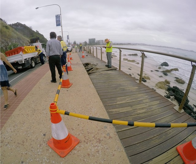 One lane of Kirra Point walking and cycle way closes 