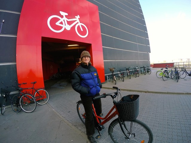 Entry to Fisketorvet Shopping Mall bicycle park.